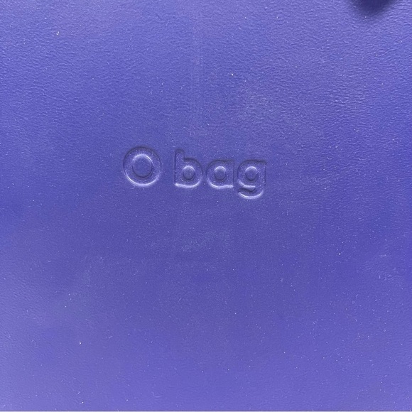 O Bag Purple Rubber Tote with Ivory Faux Fur Trim - Picture 5 of 12